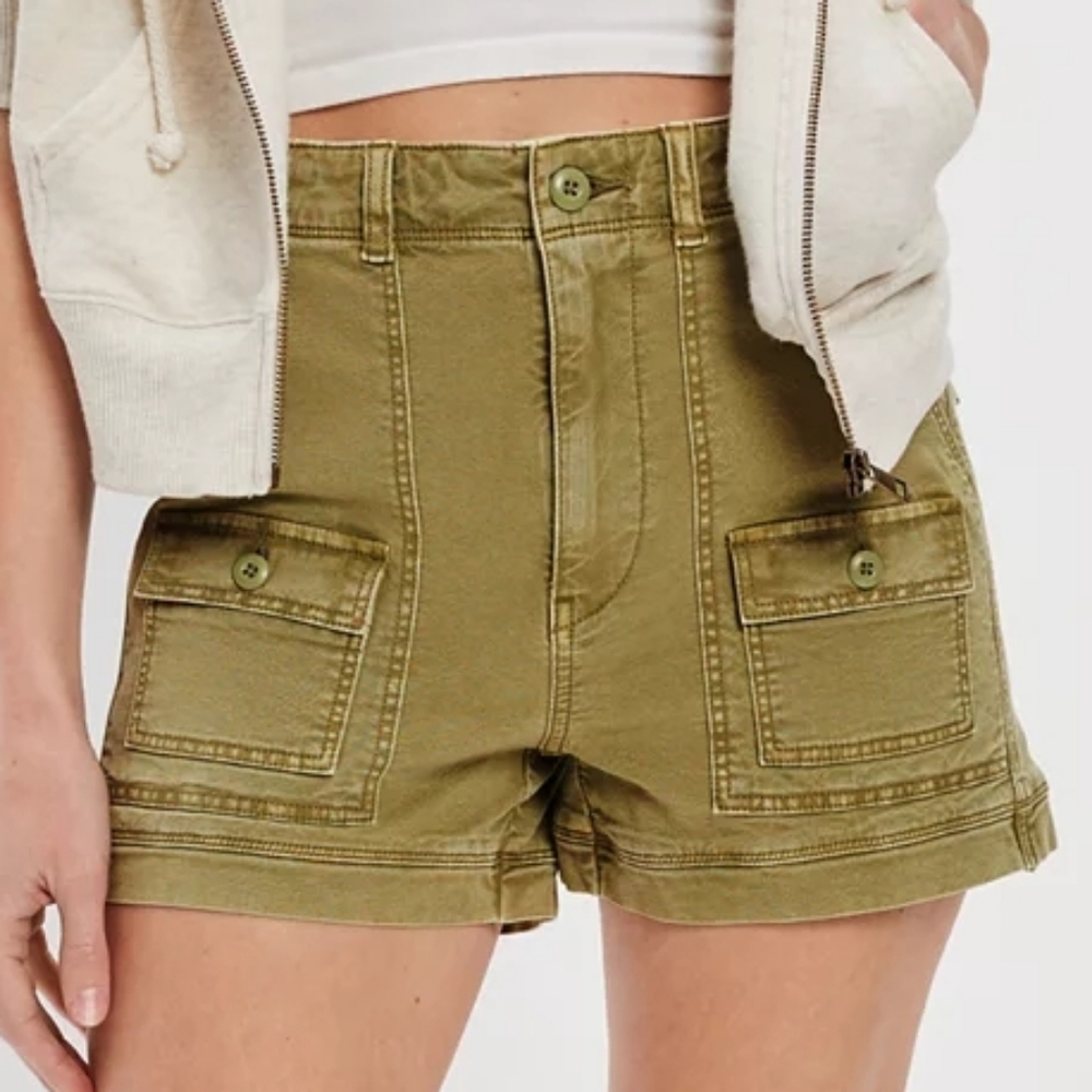 American Eagle Olive Green Stretch Highest Rise 90s Boyfriend Cargo Short Size 2